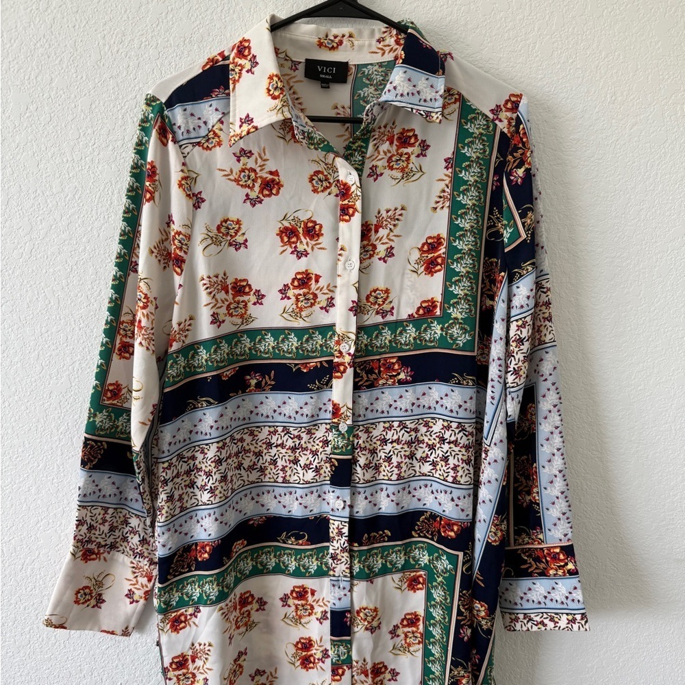 Vici Printed Satin Button Down Tunic Small - image 2